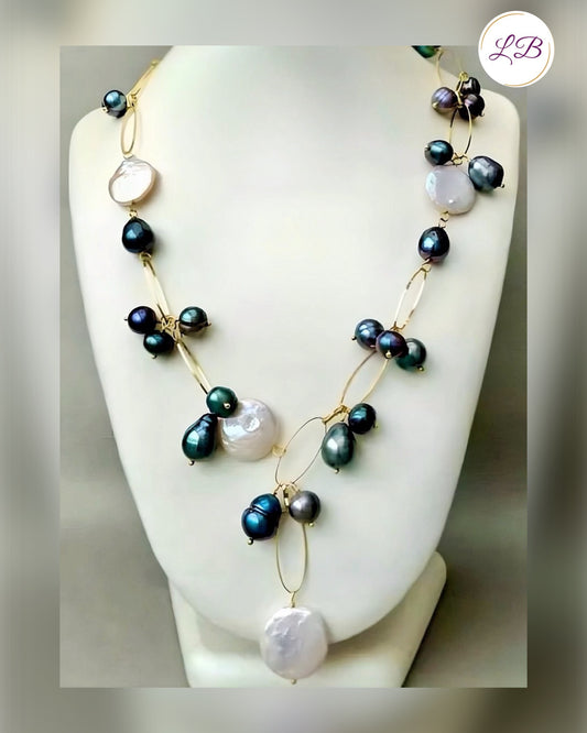 Iridescent Black and White Pearl Statement Chain Pendant Necklace 21