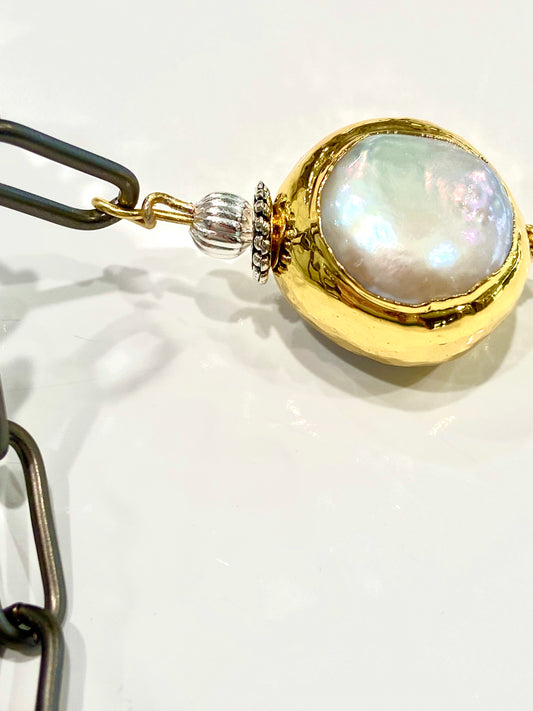 Chain Gun Metal Necklace with Gold Pearl Pendant 18