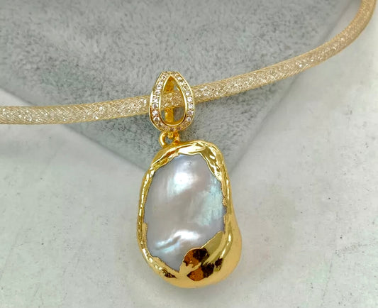 Regal White Keshi Pearl Gold Pendant Necklace 19”