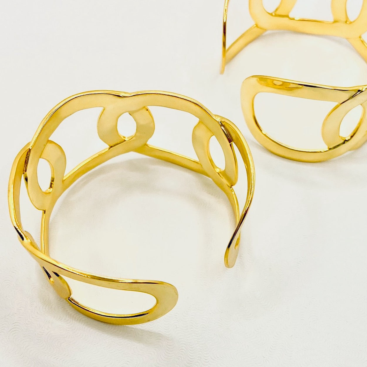 Verdura 'Criss Cross' Cuff Bracelet in 18K Gold #518105 – Beladora
