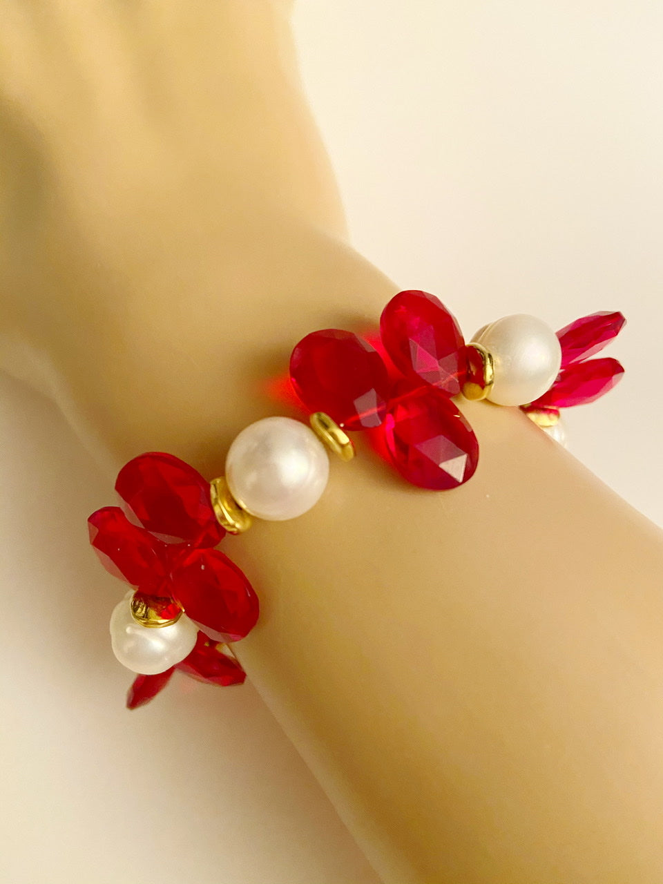 Elegant Red Ruby Briolette-Cut Gemstones Bracelet with Pearls and Brushed Gold Vermeil