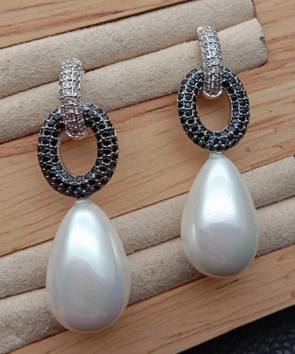 Elegant Pearl Shell Gold Dangle Statement Earrings 1.5"