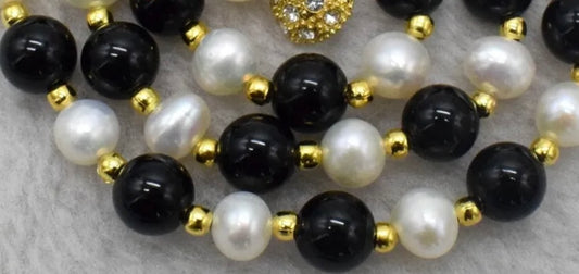 White Freshwater Cultured Pearl & Black Agate Gemstone Necklace 18