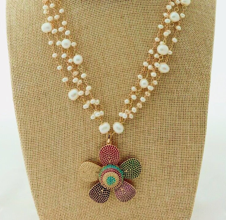 Eyecatching Freshwater Pearl Flower Pendant Gold Statement Necklace 24"